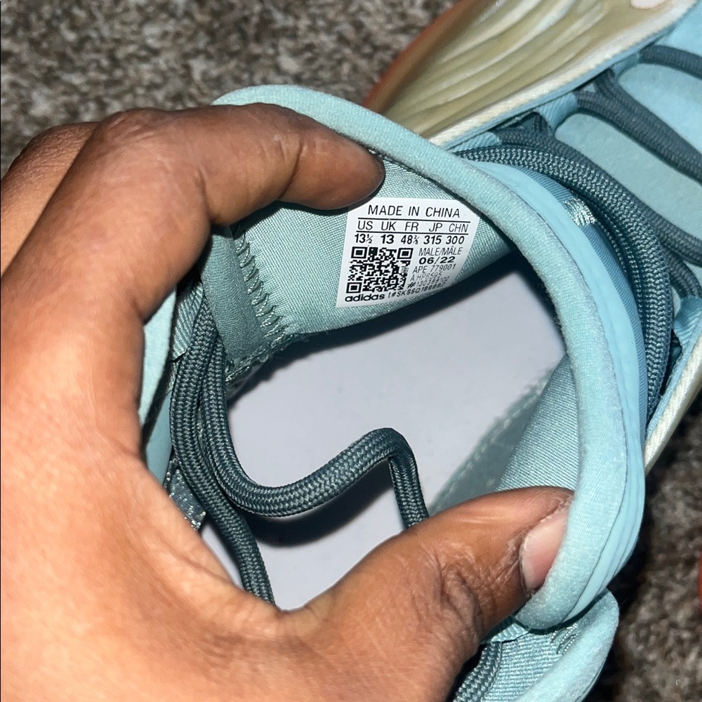 Adidas Yeezy Quantum Hi-Res Coral - Picture 5 of 7